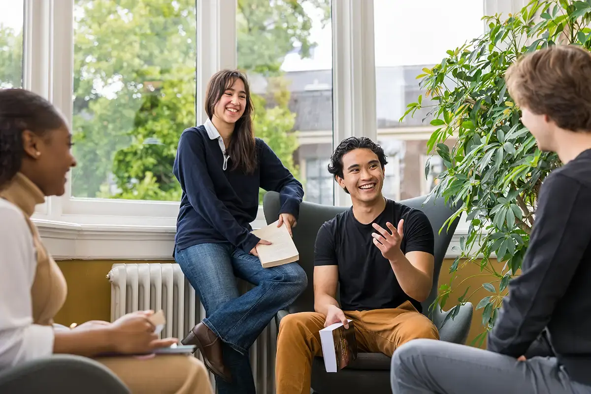 Rechts vierkant uitsnijden Philosphy foto 2 20240611 Universiteit Leiden 045 3760